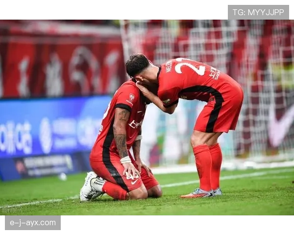 坎塞洛再陷传球失误,防线关键时刻崩盘引媒体聚焦 坎塞洛再陷传球失误,防线关键时刻崩盘引媒体聚焦